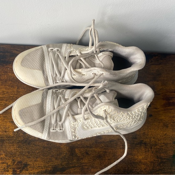 Nike Kyrie 3 Ivory - Picture 3 of 3